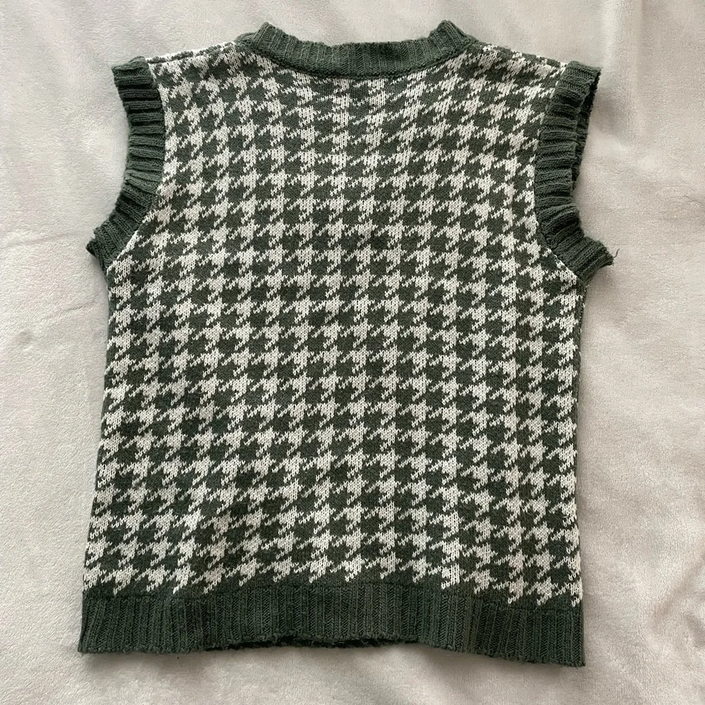 Patterned Sweater Vest - Picture 2 of 2